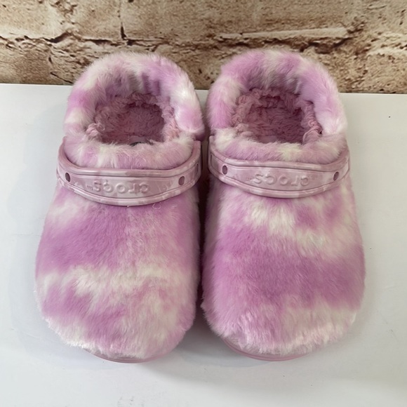 NWT Pink Tie Dye Fur Sure Classic Crocs - Picture 2 of 8